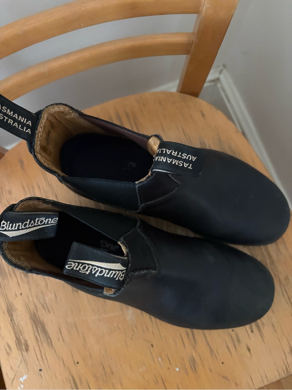 Women’s Blundstone Black Chelsea Boots - Classic Slip-On Style - Picture 2 of 4